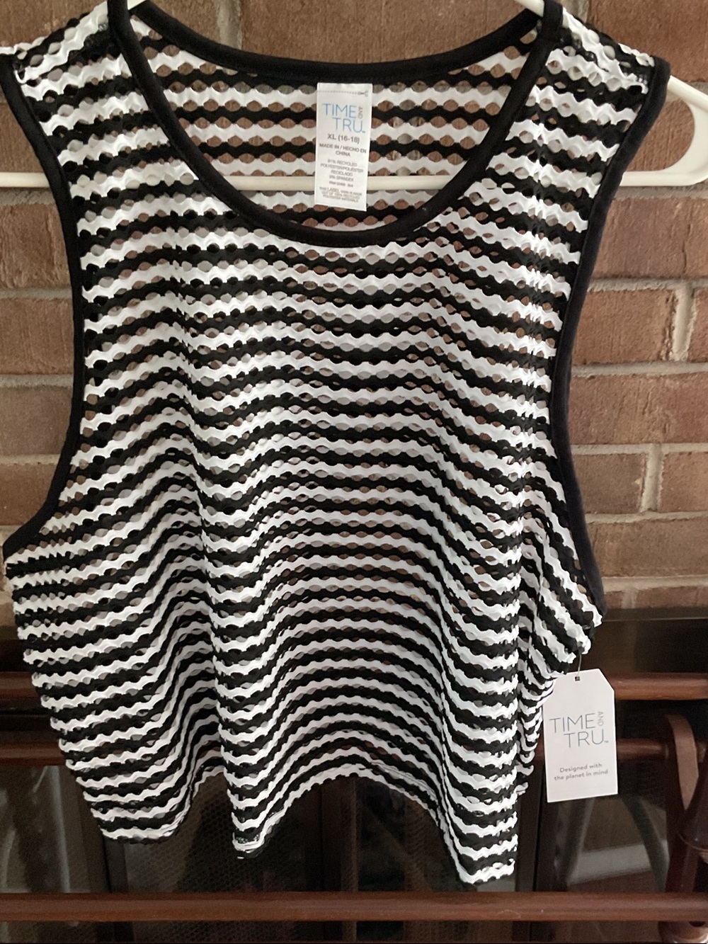 New With Tags Time and Tru Black and White Wavy Striped Sleeveless Tank